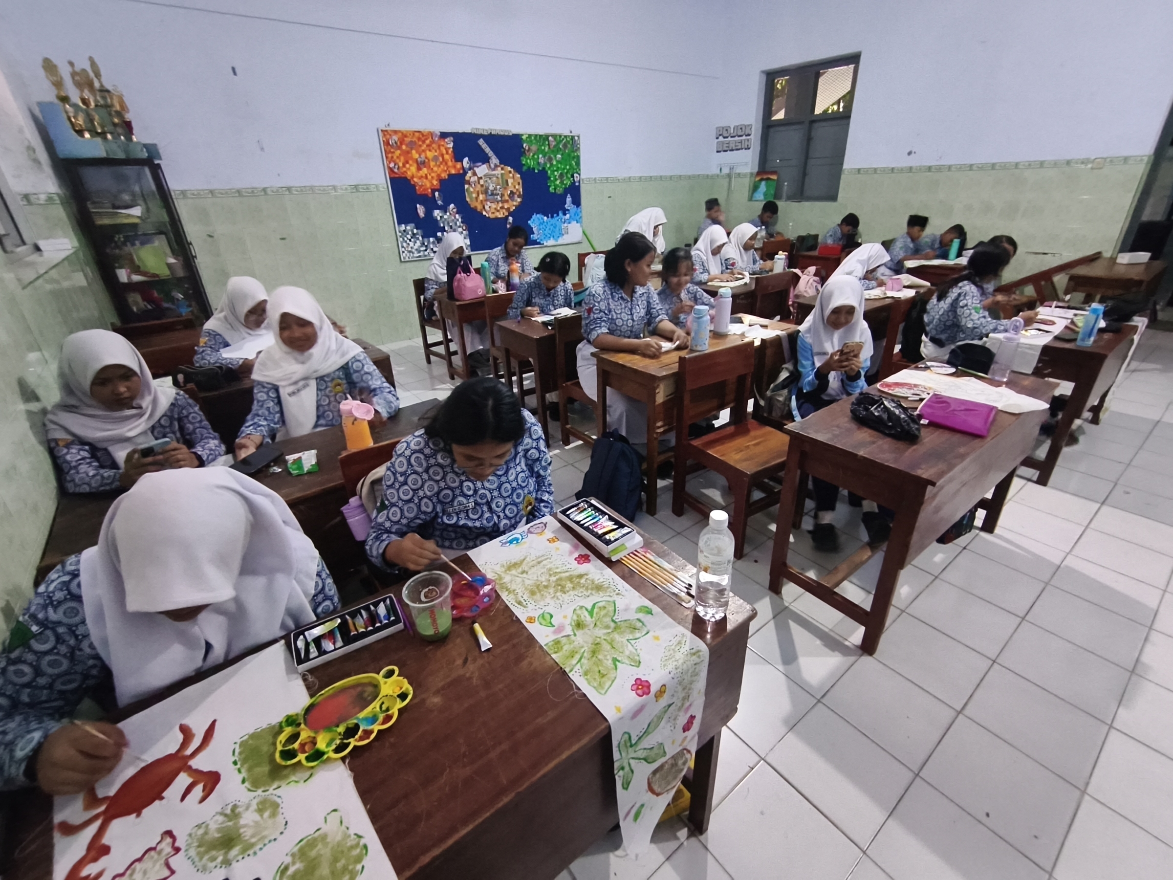 Kegiatan Rutin Extra Seni Lukis